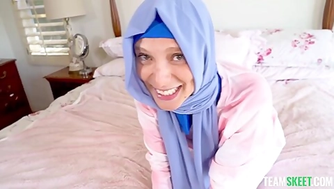 Looking-good Muslim Video With Izzy Lush